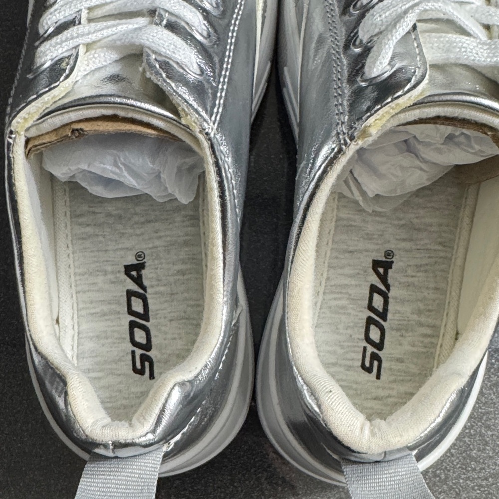 Soda Metallic Silver Platform Women's Sneakers. NWOB
SIZE 7 1/2 - Picture 4 of 5